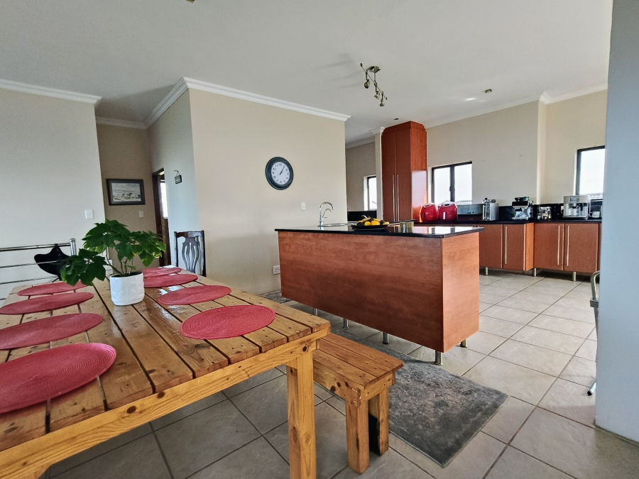 6 Bedroom Property for Sale in Paradise Beach Eastern Cape